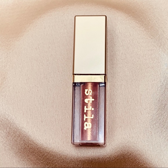 STILLA Glitter & Glow Liquid Eye Shadow “DOLLISH” - Picture 3 of 5